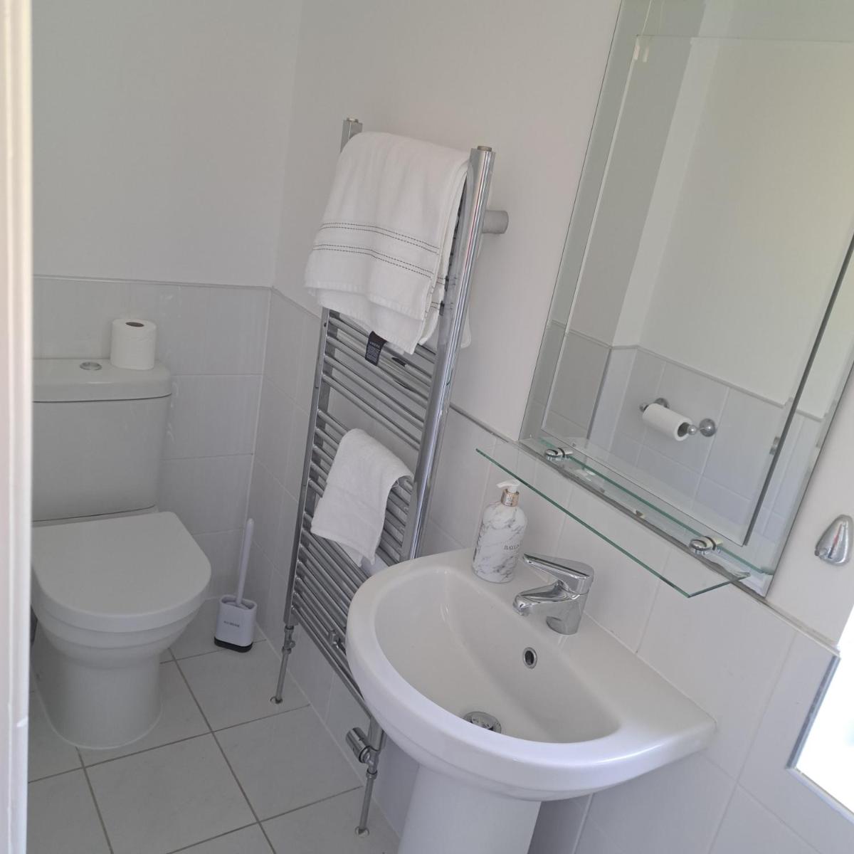 Moorcroft Guest House - Housity