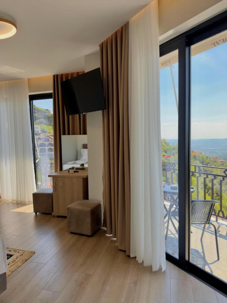 Hotel DEAL -Castle View Rooms - Housity