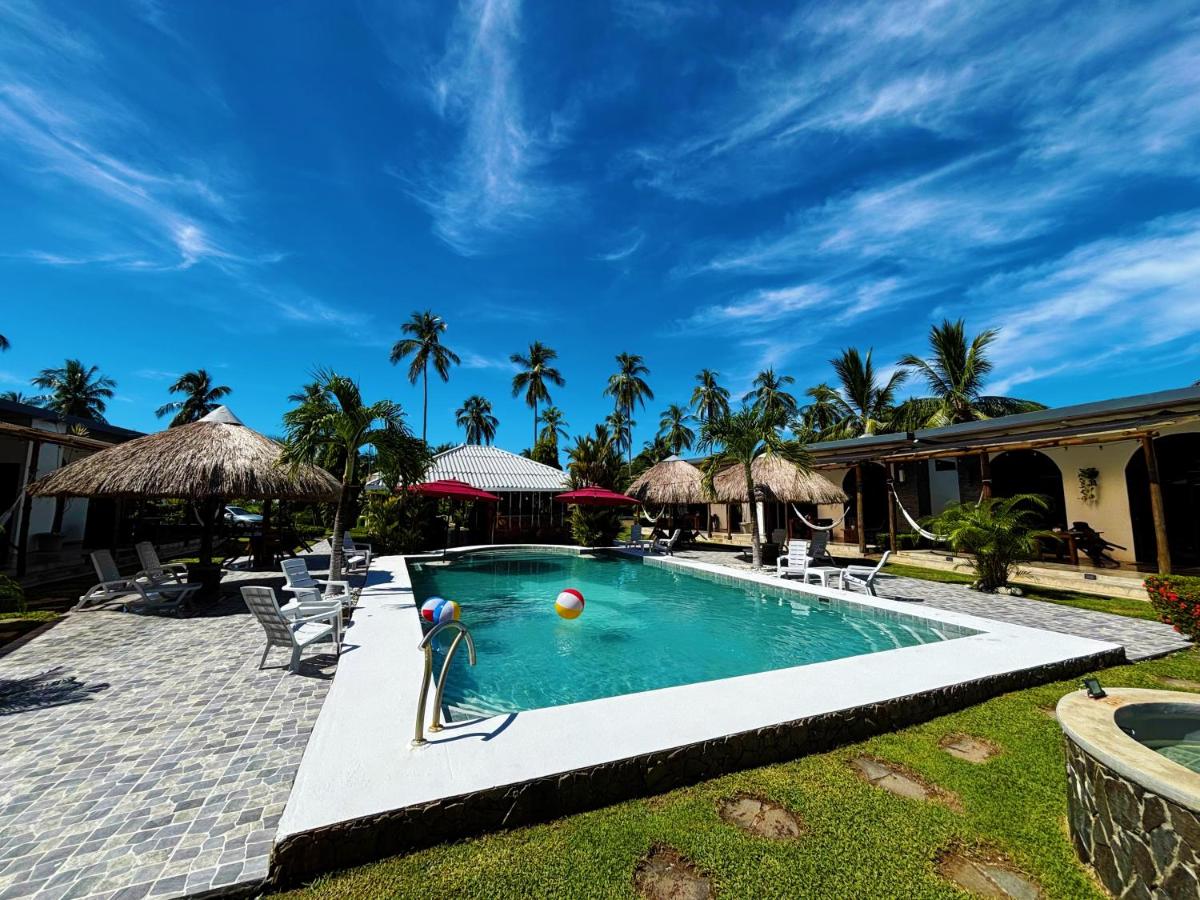 Show Pony Beach Resort and Suites - Housity