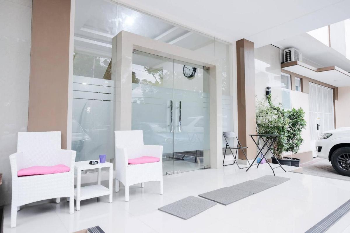 RedDoorz Plus at Permata Guesthouse Lampung - Housity