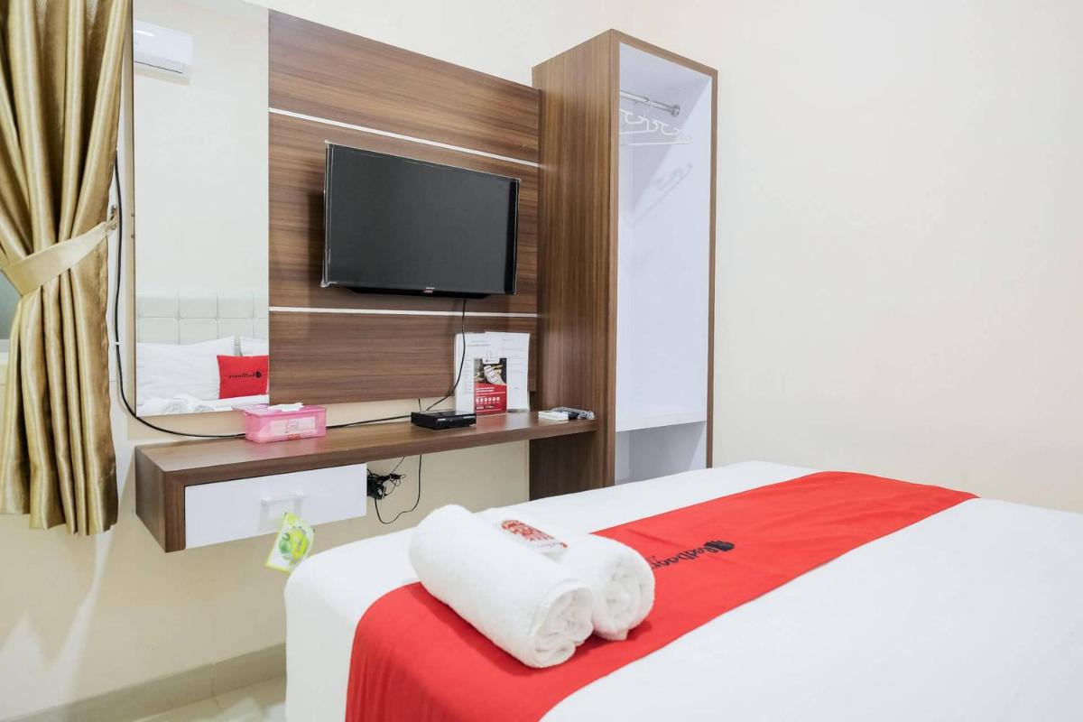RedDoorz Plus at Permata Guesthouse Lampung - Housity