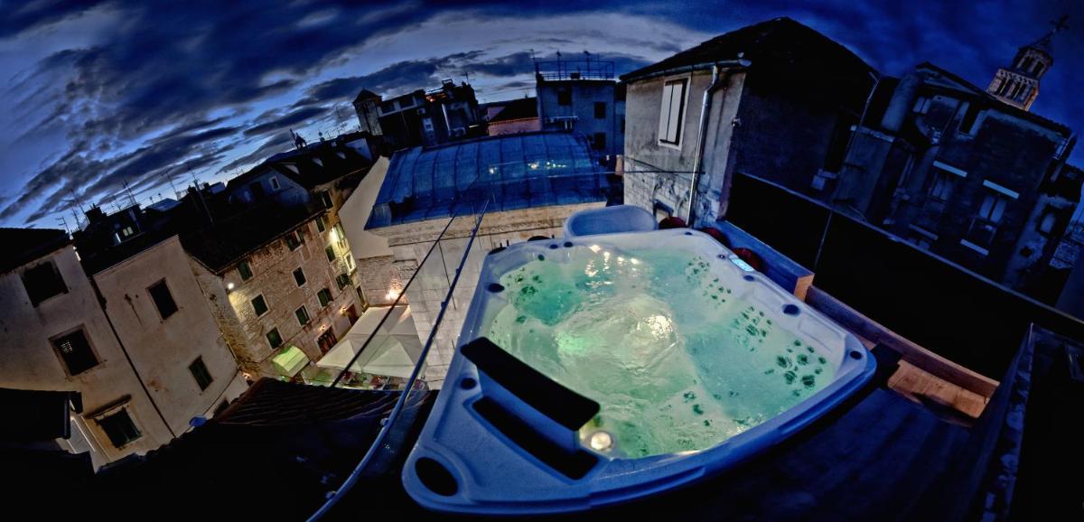 Jupiter Luxury Hotel - Housity