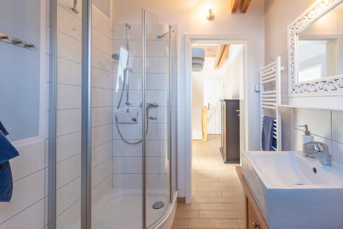 SEASIDE APARTMENTS - SUNNY BLUE - Hizvo