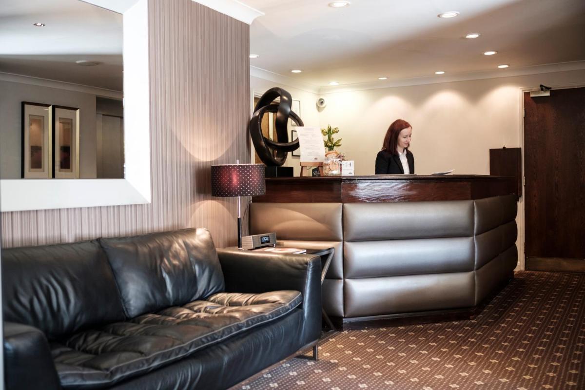 Suitetrails - The Fox & Goose Hotel