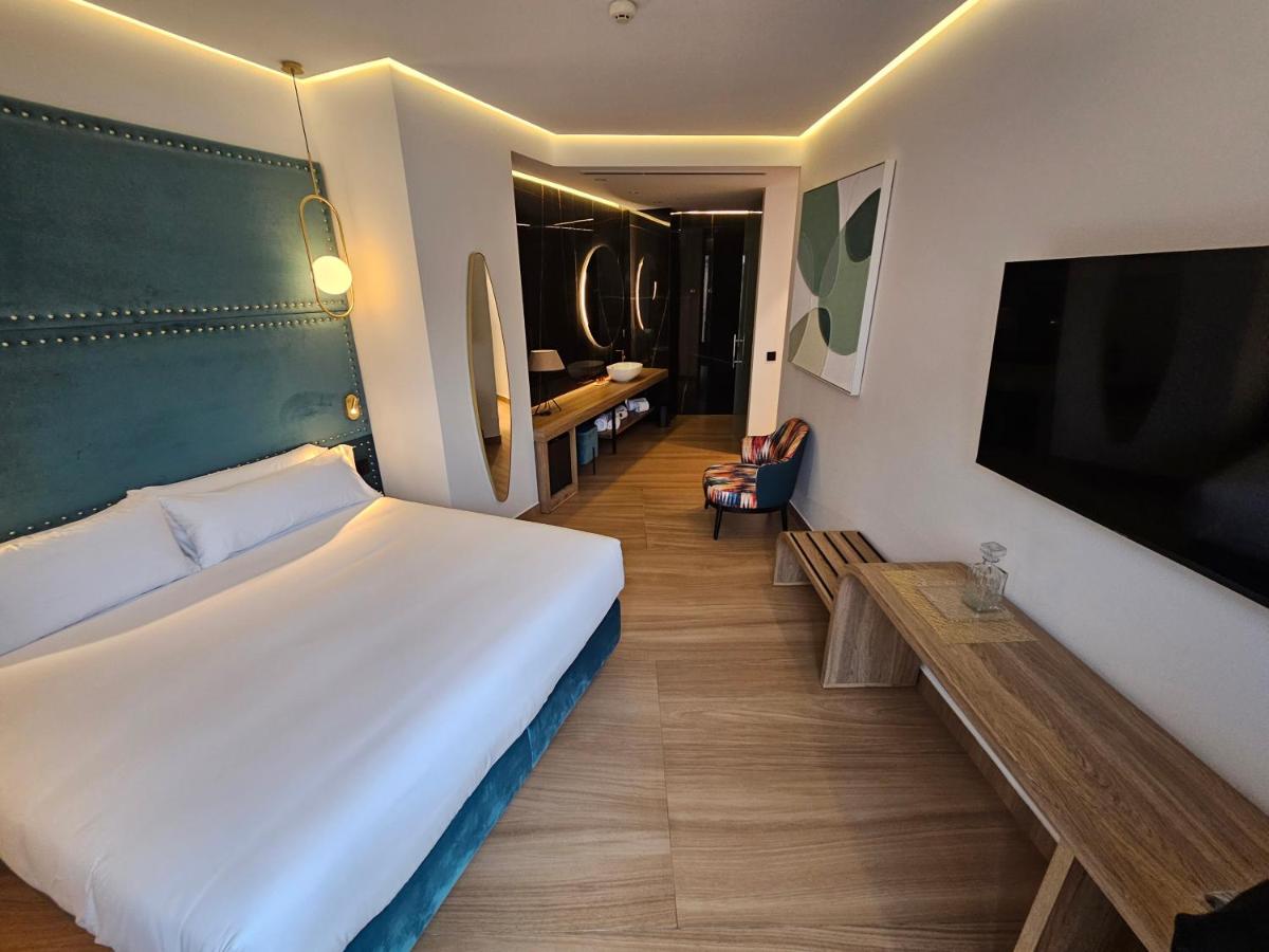 Hotel Las Tres Campanas - Housity