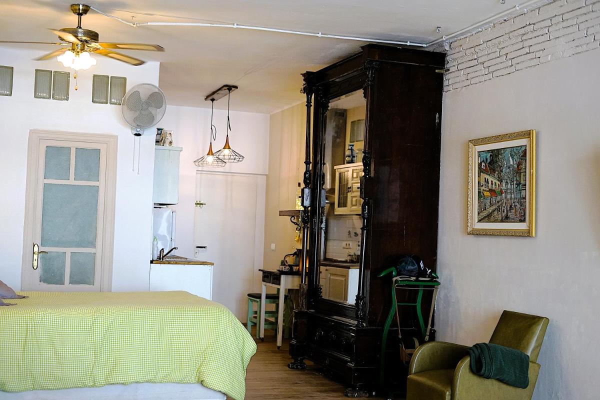 Costa Brava Soul - Housity