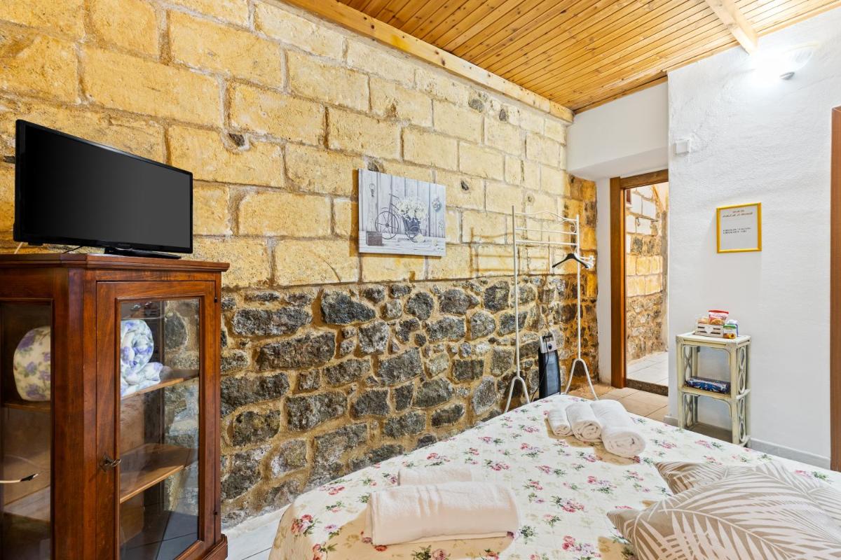 Bed and Breakfast Cala Luna - Housity
