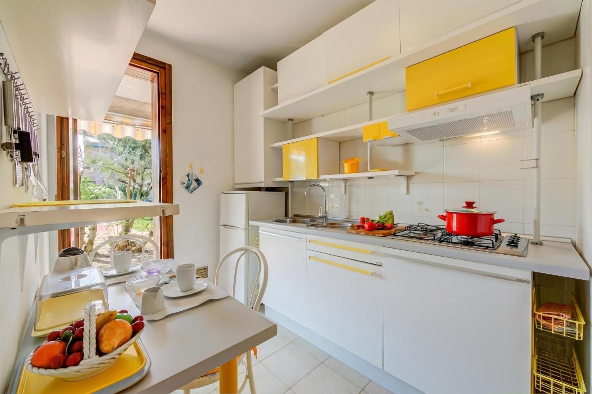 Cinzia Apartment Front Beach - Happy Rentals - Housity