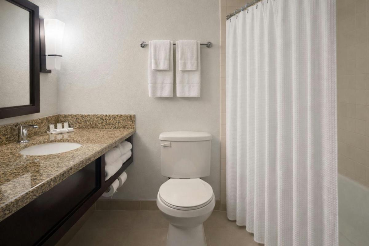 The Buena Park Grand Hotel & Suites - Housity