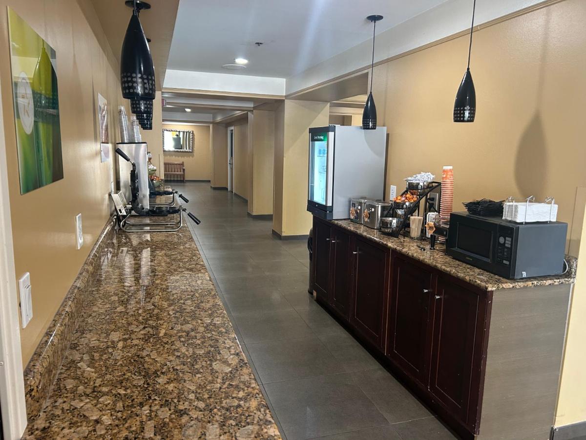Quality Inn and Conference Center Greeley Downtown - Housity