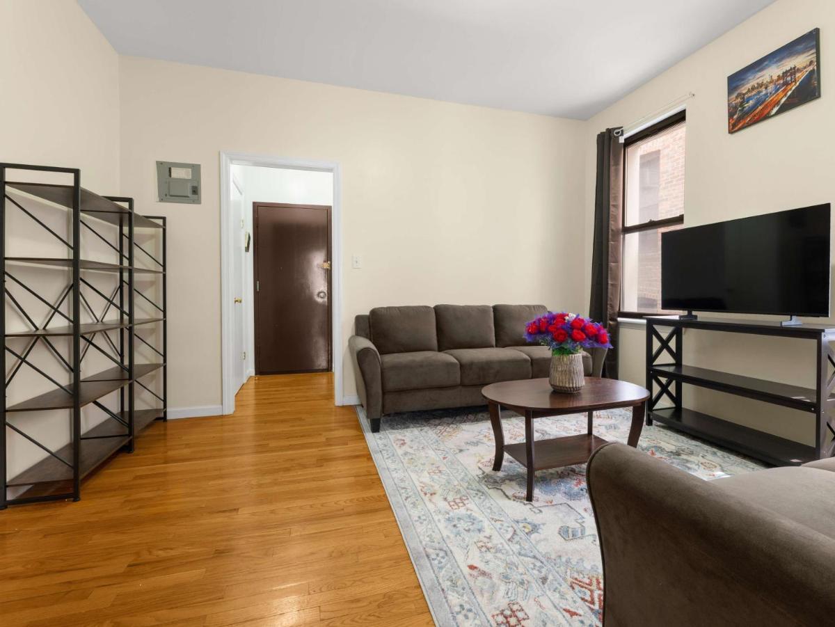Fully Furnished 1BR Apartment in Sunnyside - Near Subway - Housity