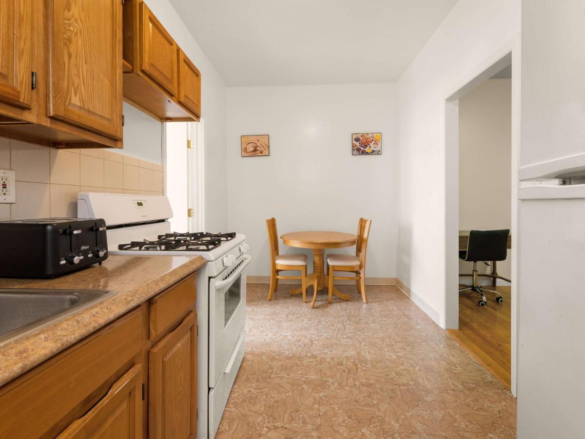 Fully Furnished 1BR Apartment in Sunnyside - Near Subway - Housity