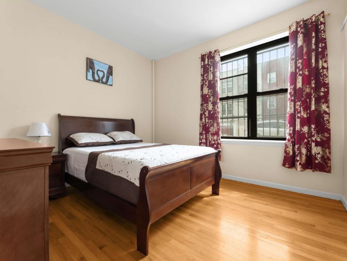 Fully Furnished 1BR Apartment in Sunnyside - Near Subway - Housity
