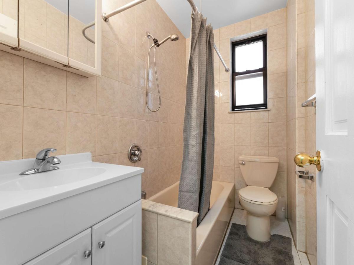 Fully Furnished 1BR Apartment in Sunnyside - Near Subway - Housity