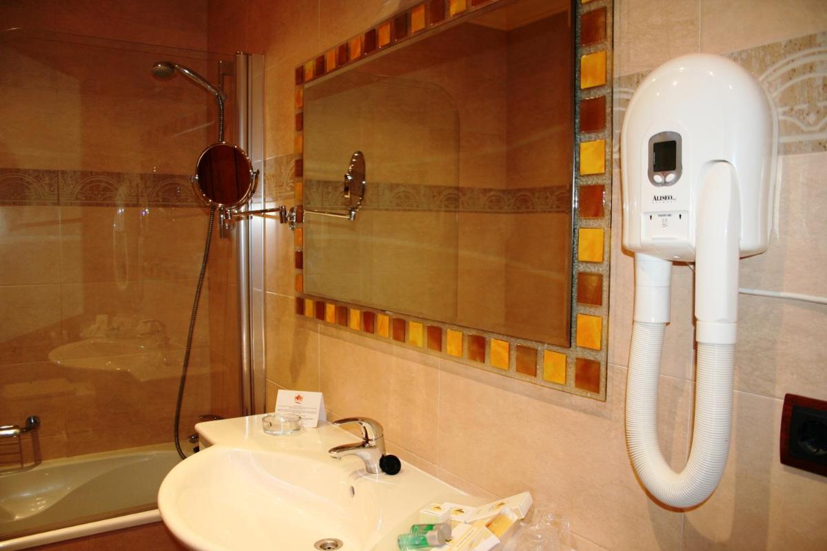 Un baño de Hotel Palacio de la Magdalena
