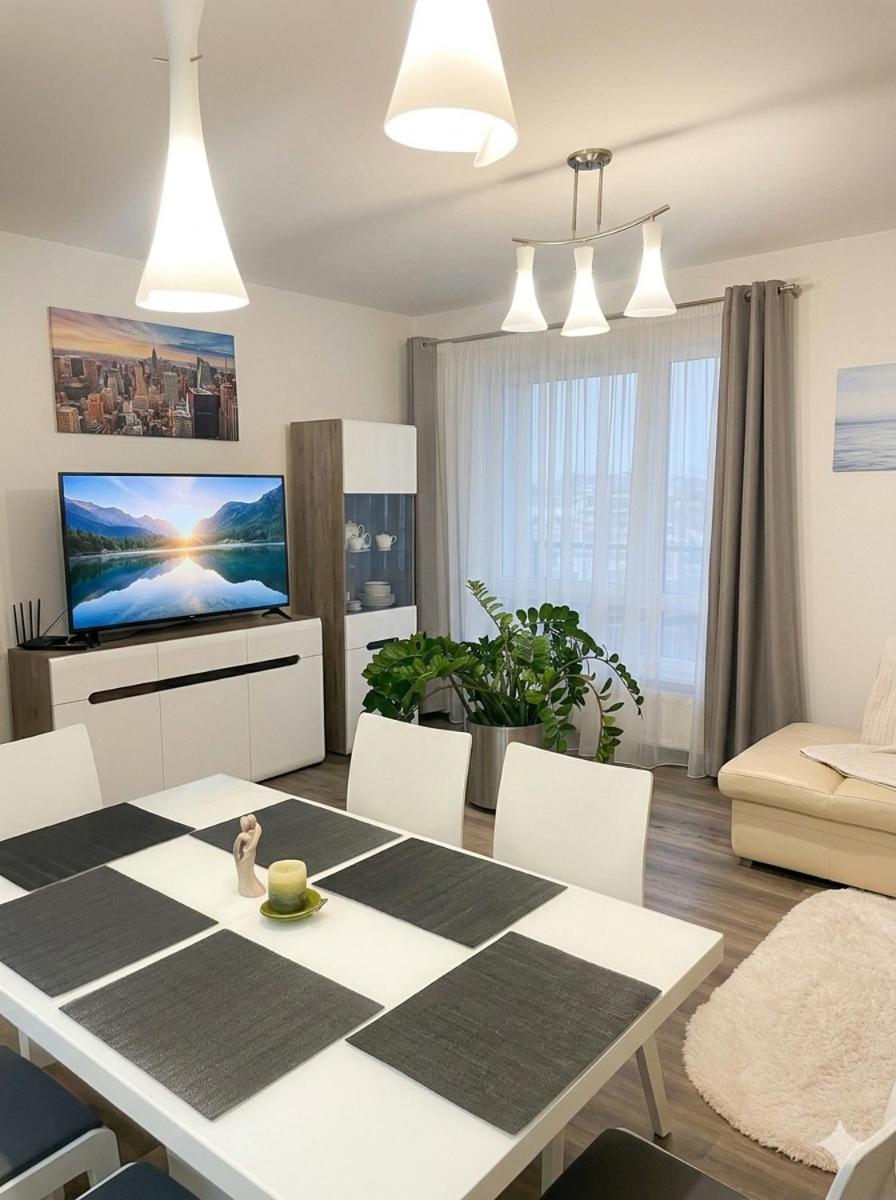 Spacious 2-Bedroom Apartment Free Private Parking in Vilnius - Housity