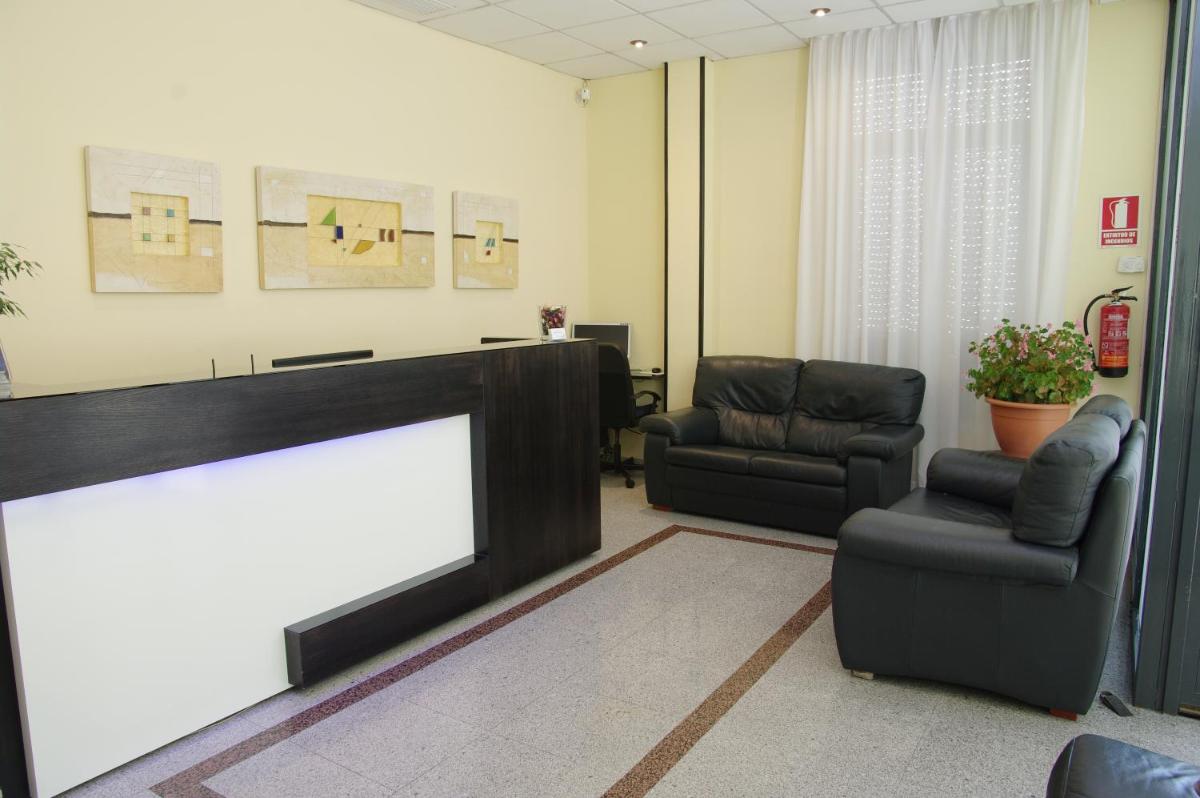 Hotel Barajas Plaza - Housity