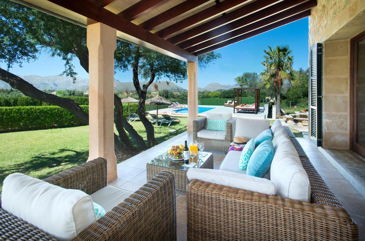 Owl Booking Villa Siquier - Luxury Retreat with Mountain Views - Housity