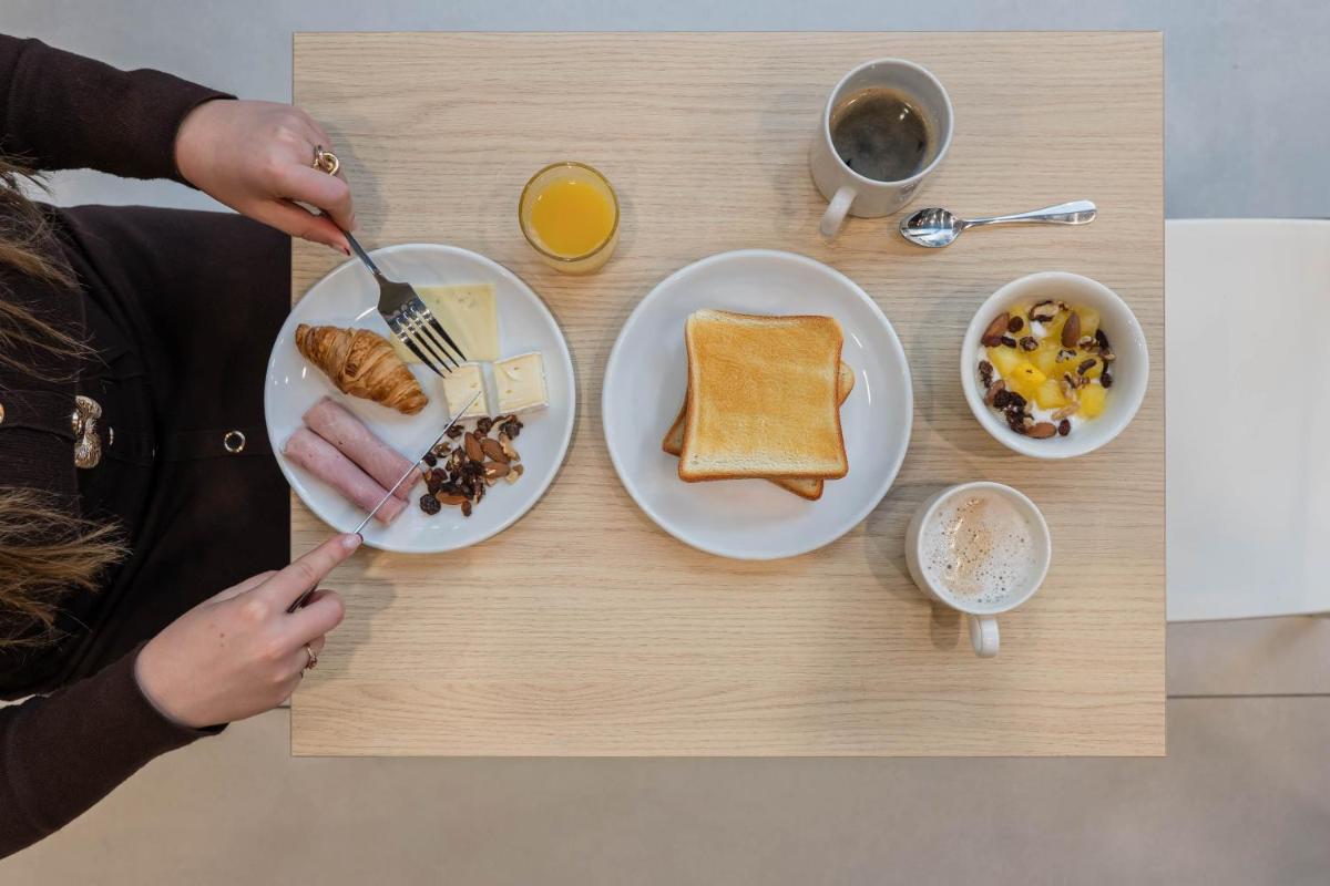 easyHotel Paris Nord Aubervilliers - Housity