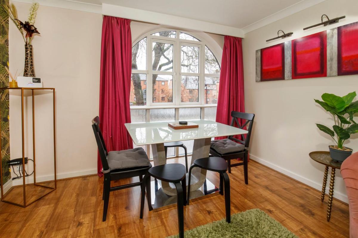 Forget-Me-Not House 3 Bed home in York Centre - Free Parking - Housity