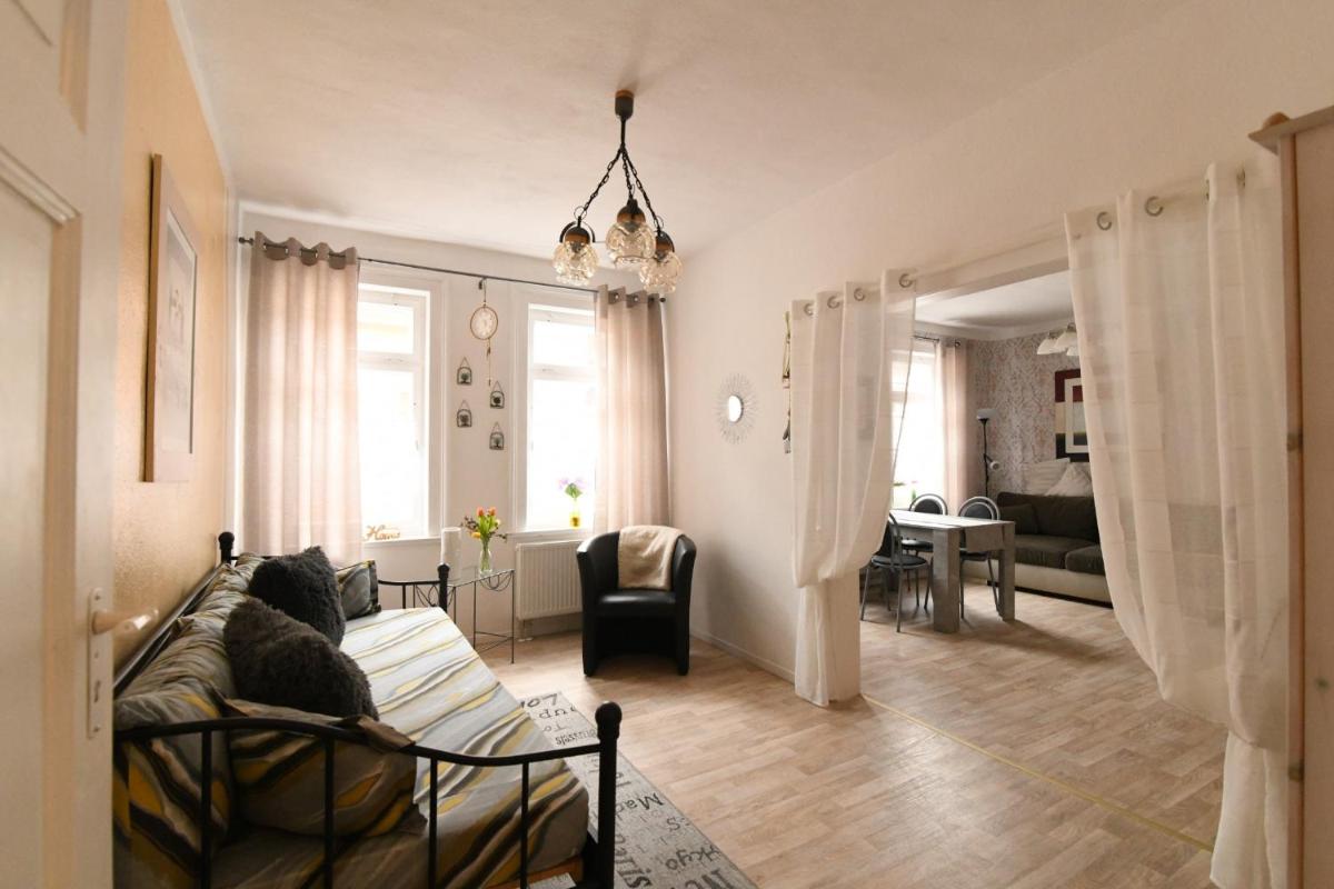 Ferienwohnung Schwarz & Weiß - Housity