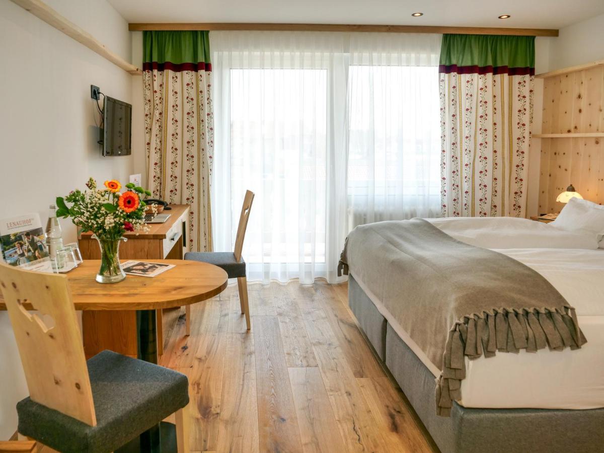 Hotel LENAUHOF - nur 3 Minuten zur Rottal Terme - - Housity