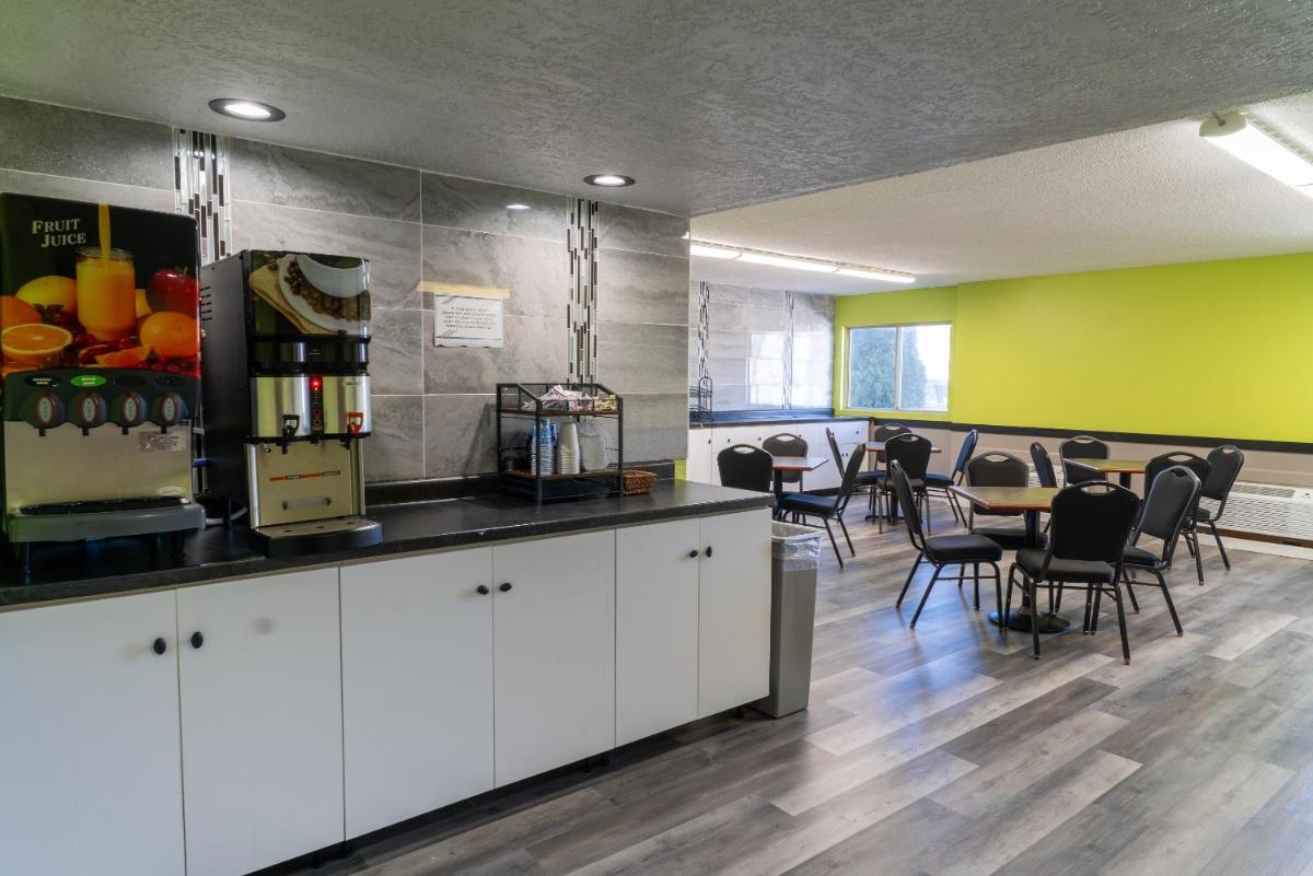 Coratel Inn and Suites By Jasper Lacrosse - Housity
