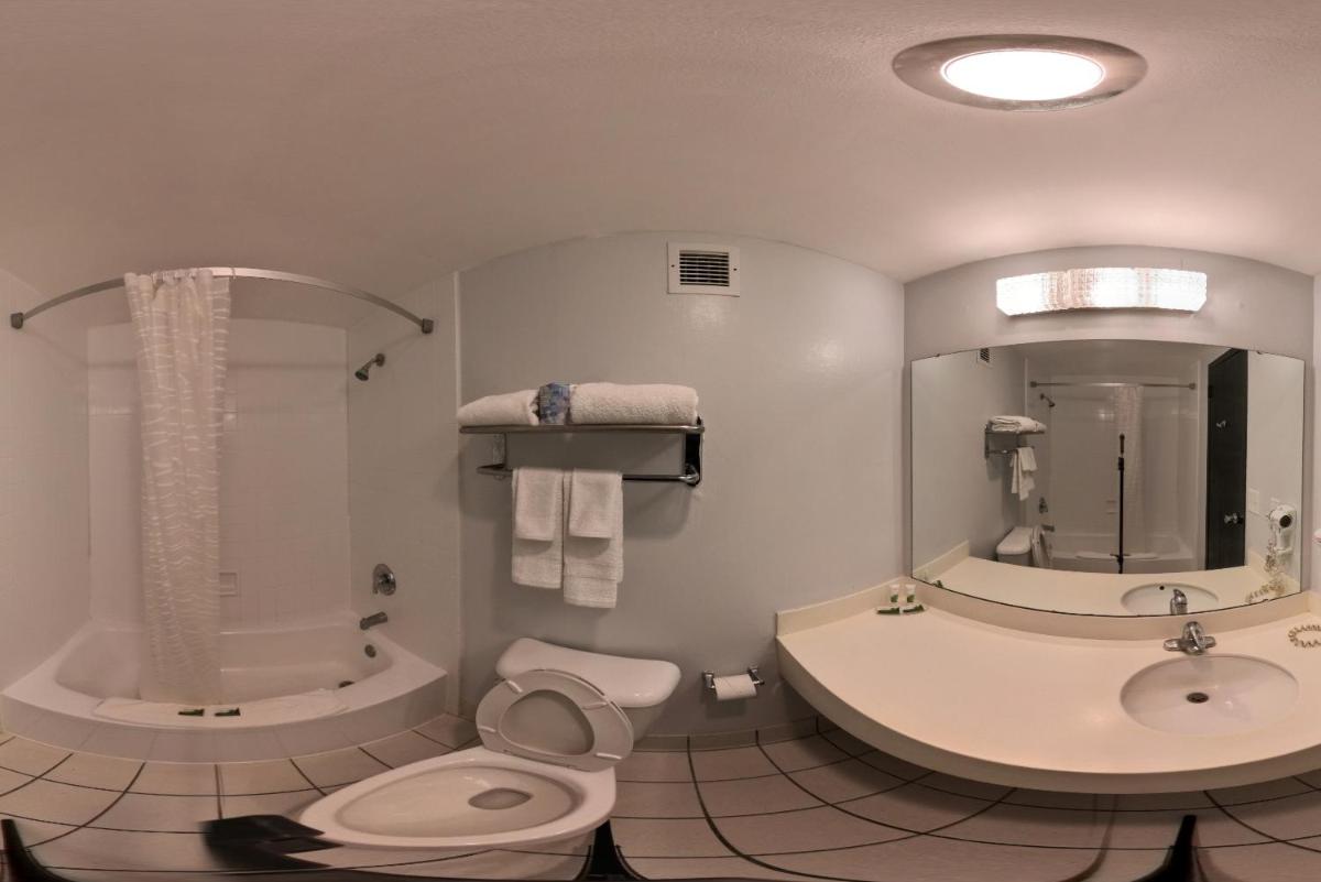 Coratel Inn and Suites By Jasper Lacrosse - Housity