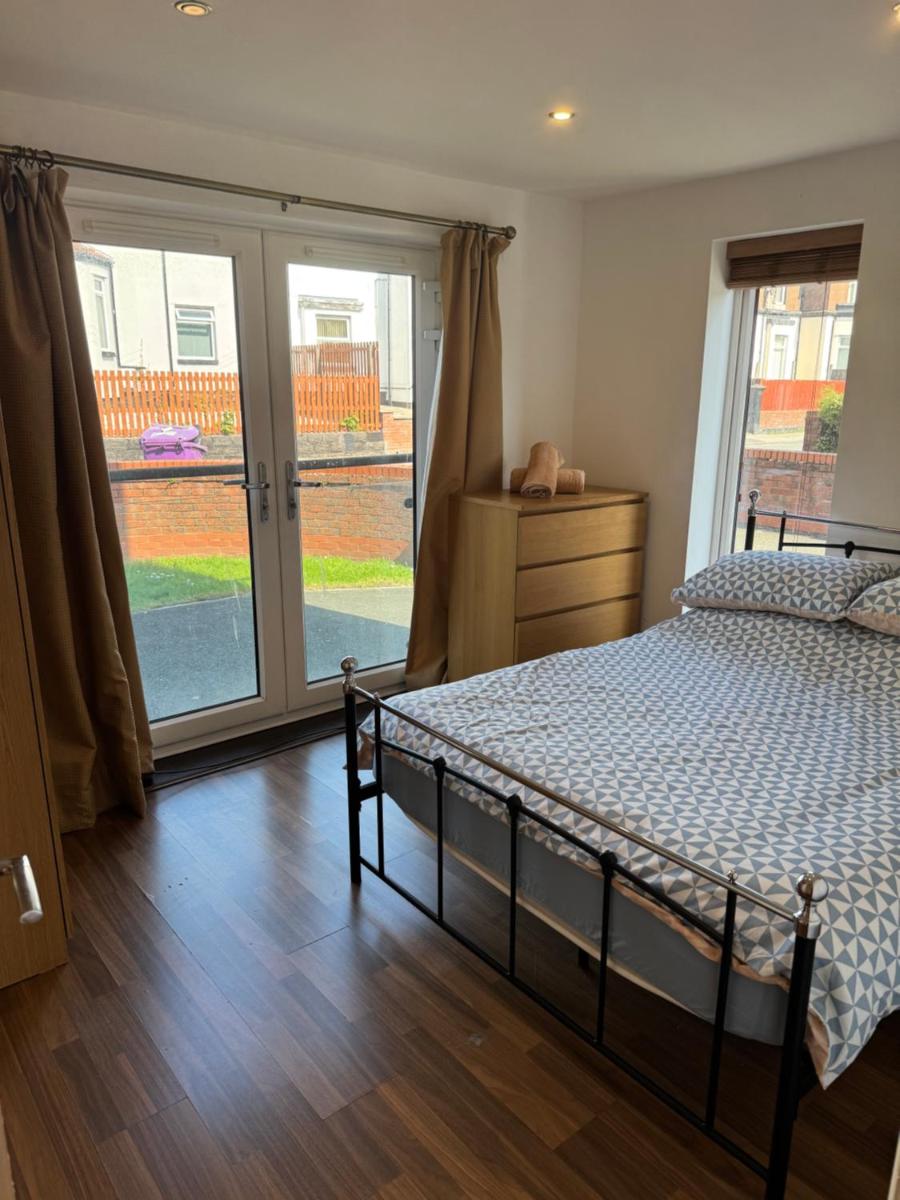 Modern, Quiet, Sleeps 10, Parking, Anfield, Beatles, Liverpool - Housity