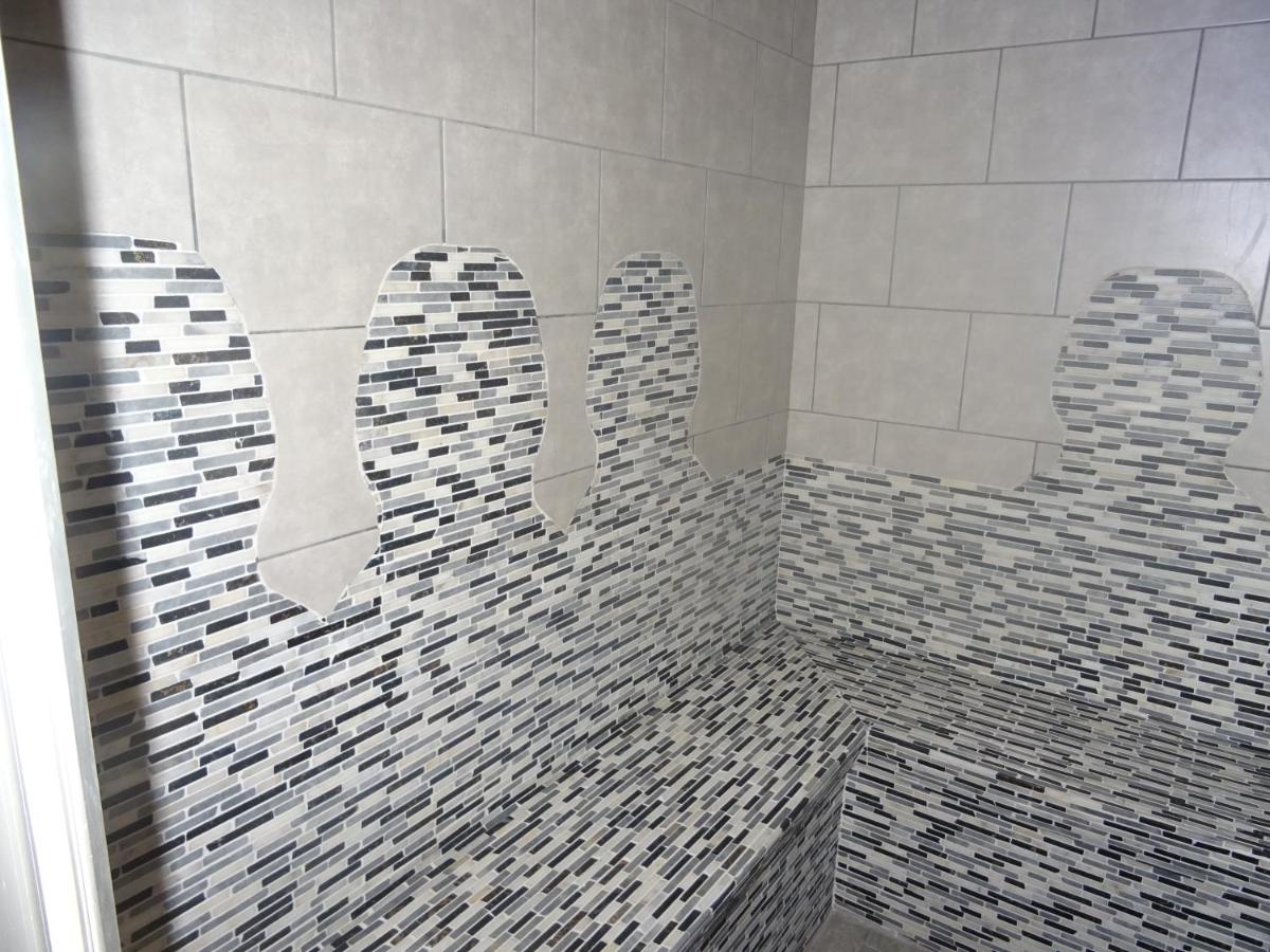Salle de bains dans l'établissement Apart'hotel & Spa "La Destière"