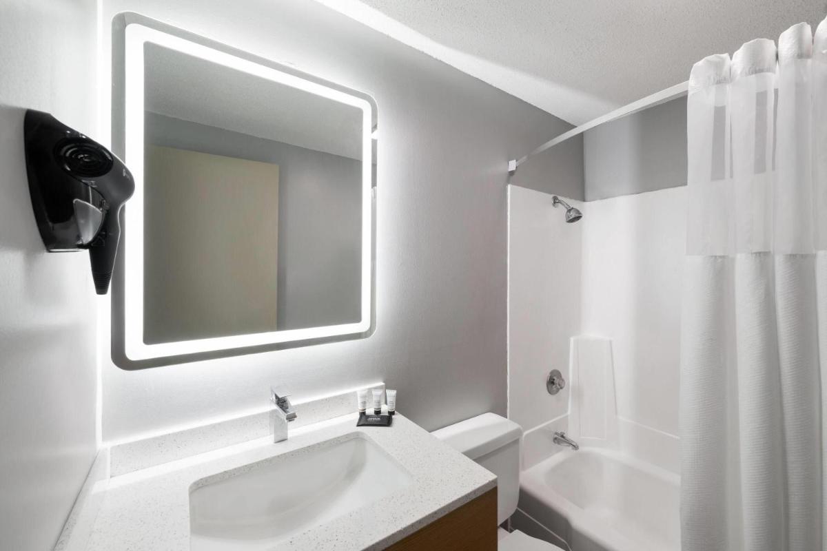 Baymont by Wyndham Mankato - Housity