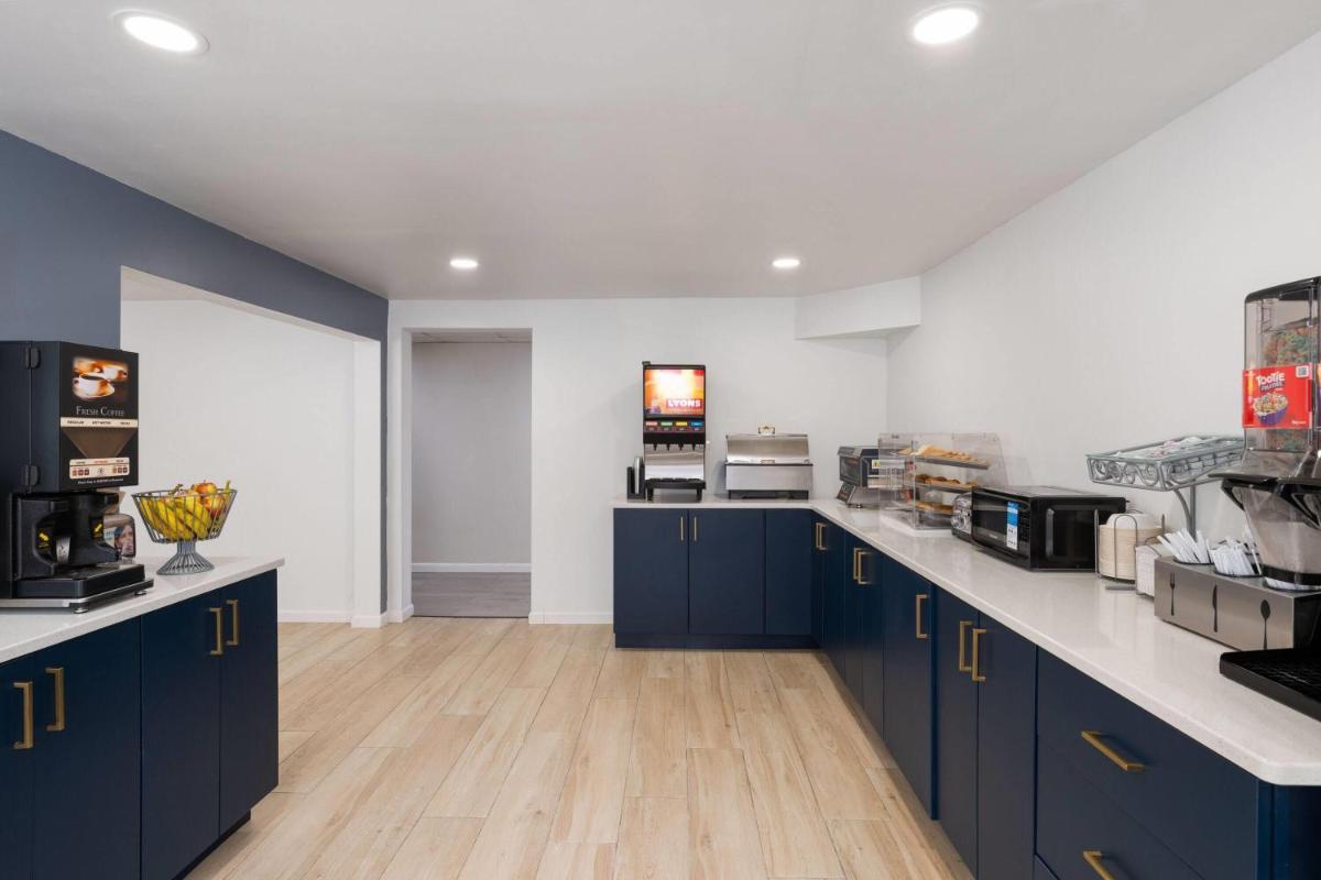 Baymont by Wyndham Mankato - Housity