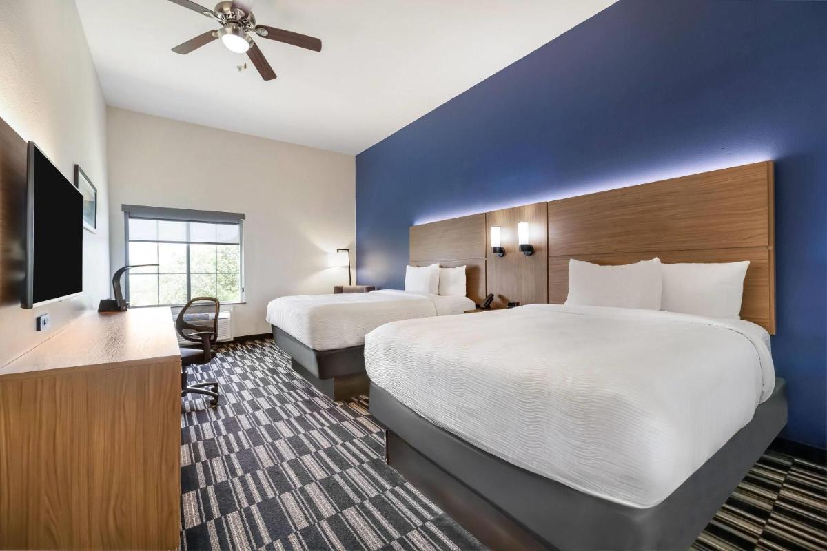 La Quinta by Wyndham Alvin - Housity