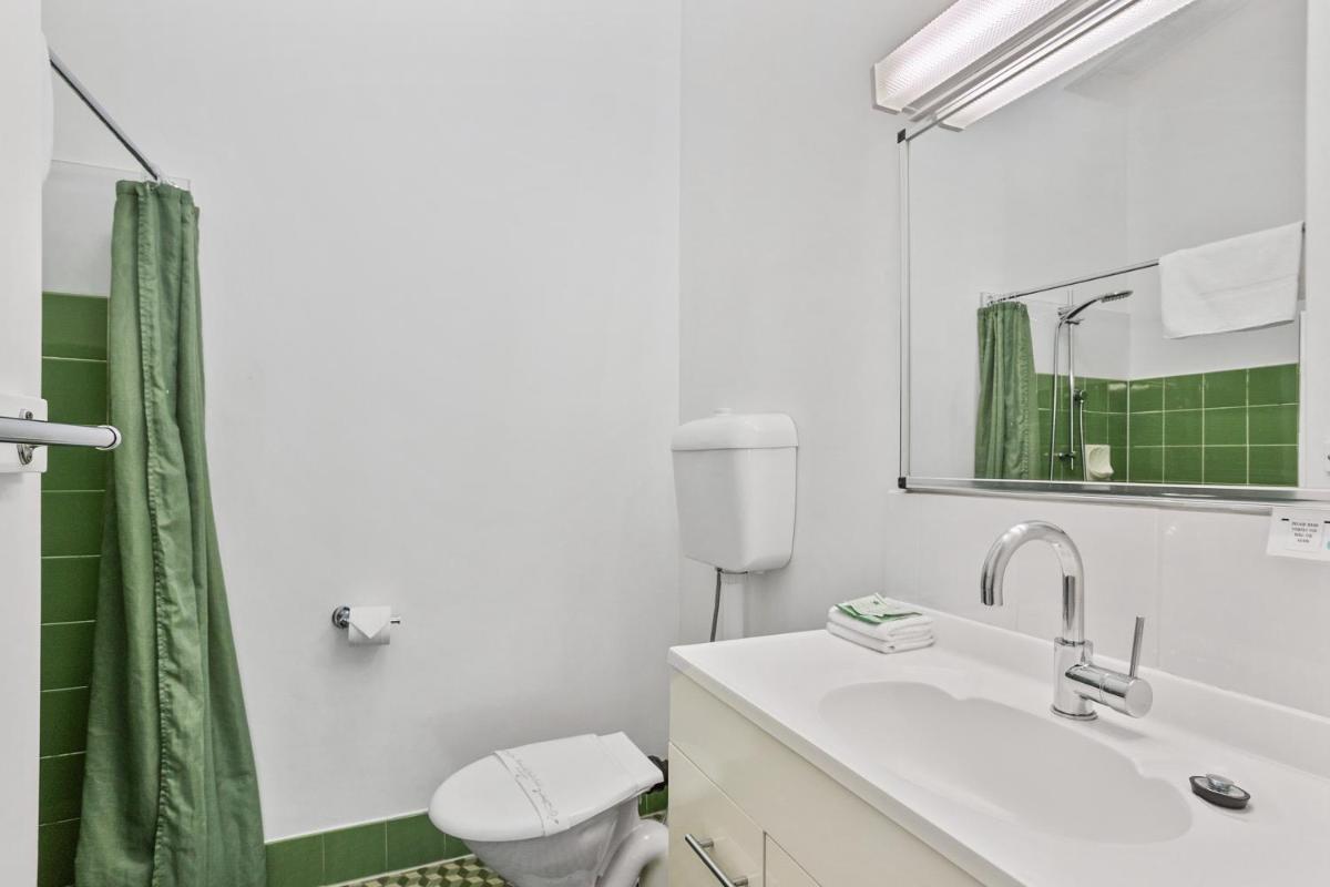 Riverfront Motel & Villas - Housity