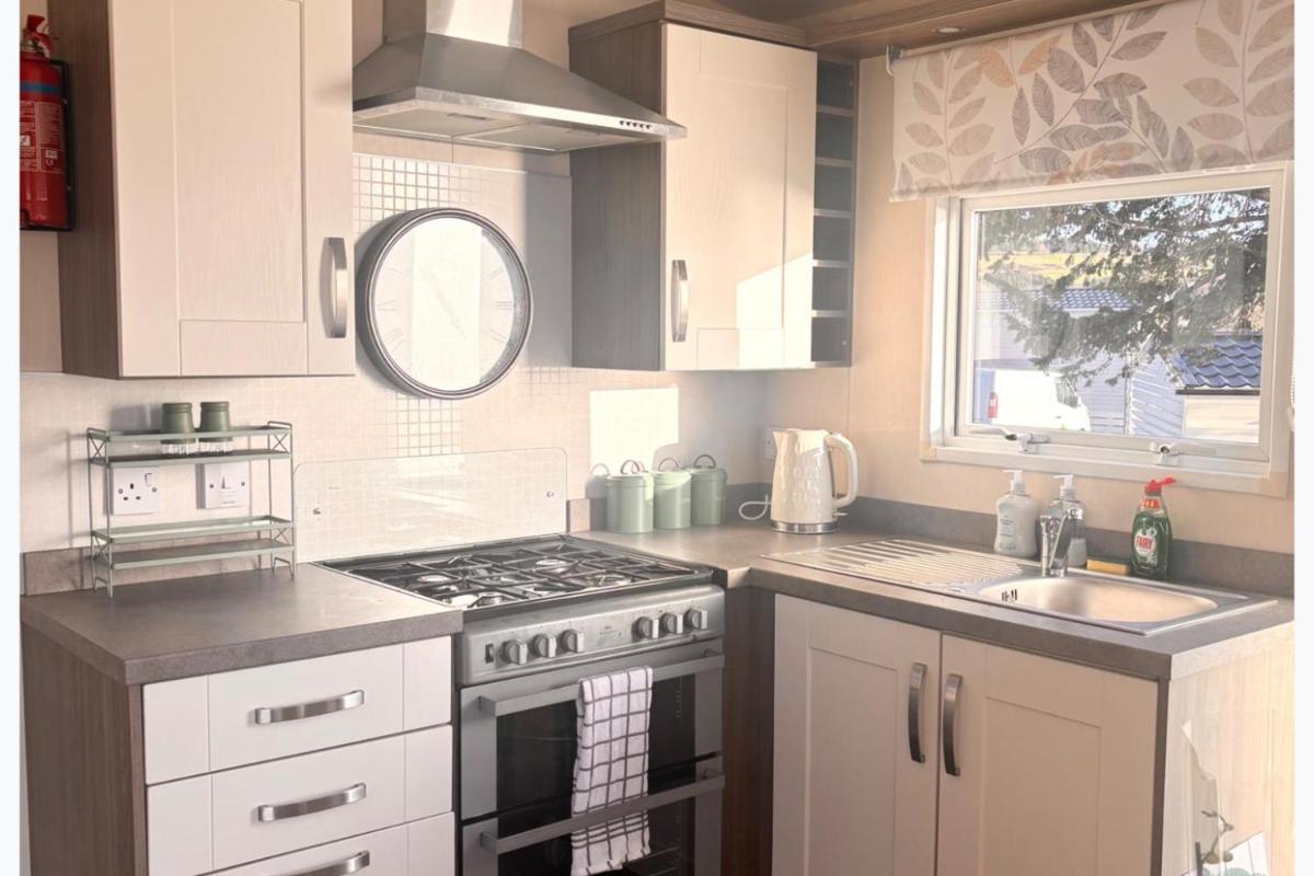 Seaside Escape in Wemyss Bay - Housity