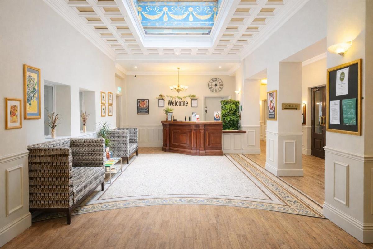 The County Hotel - Housity