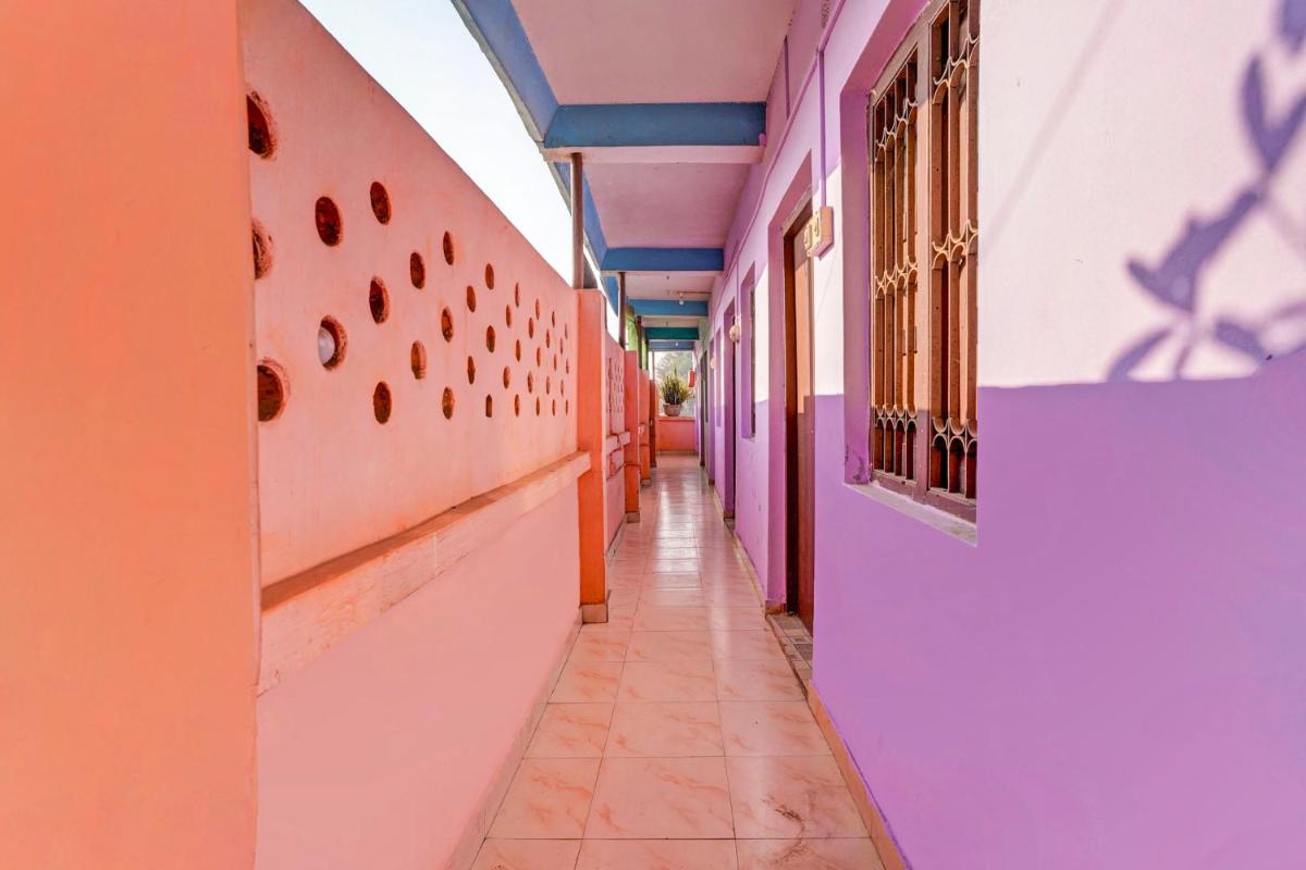 Super OYO Meera Guest House - Housity