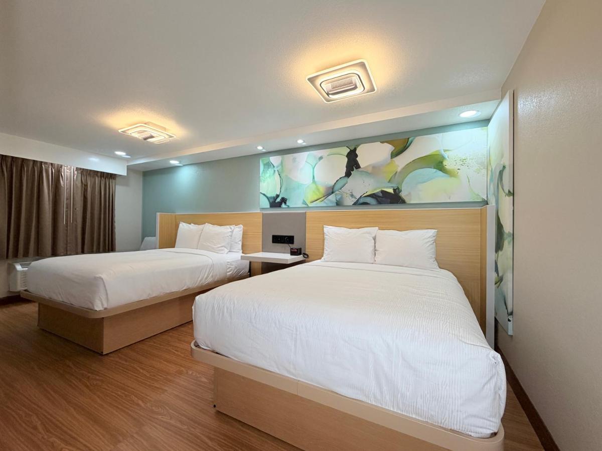Wyndham Garden Salina Conference Center - Housity