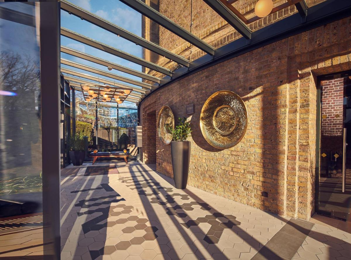 Wasserturm Hotel Cologne, Curio Collection by Hilton - Housity