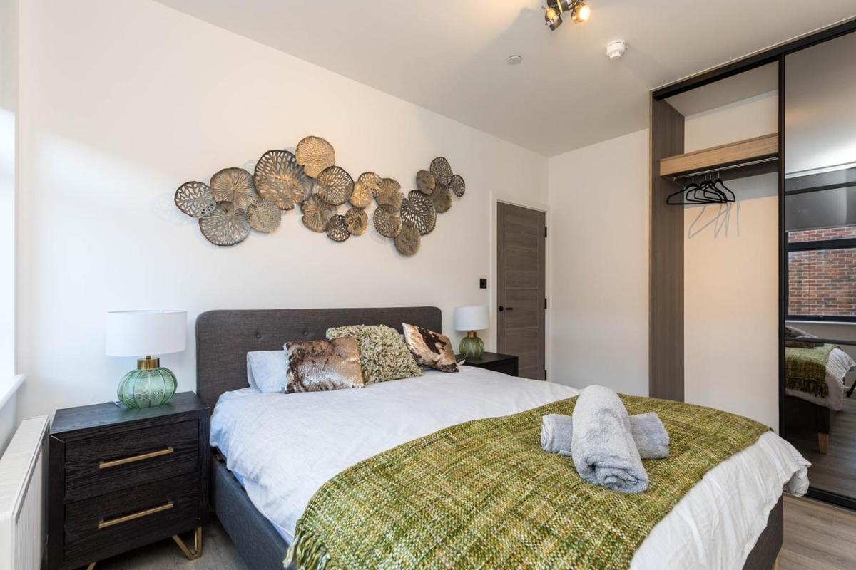 Sussex House 20 - Artistic Luxe 1 Bed Apartment - Housity