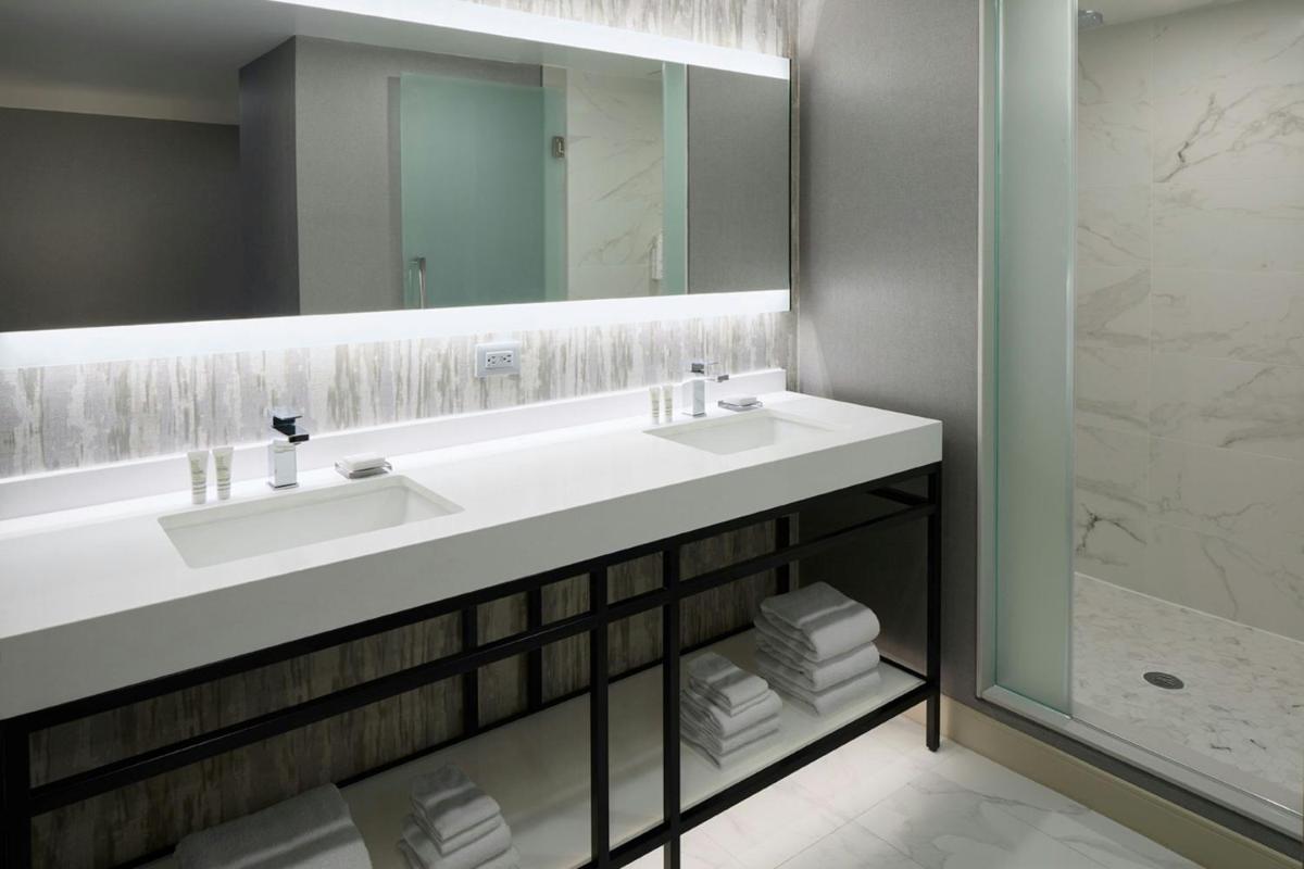 Ottawa Marriott Hotel - Housity
