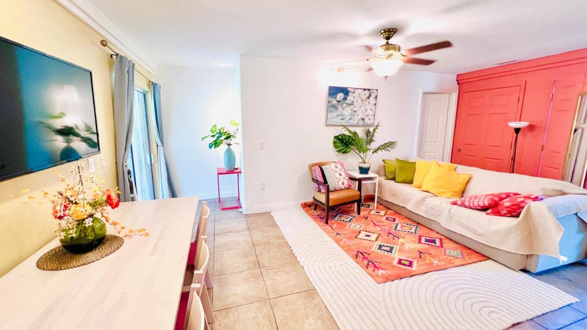 Hidden City Riverfront Apt Near Lakes Golf & Disney - Housity