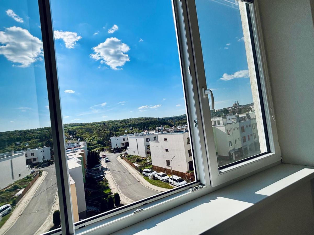 Soukromý - plně vybavený byt 2+KK - Housity