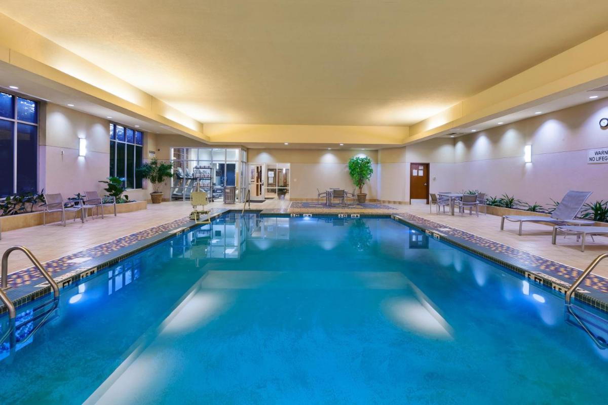 Embassy Suites by Hilton Franklin Cool Spring - Housity