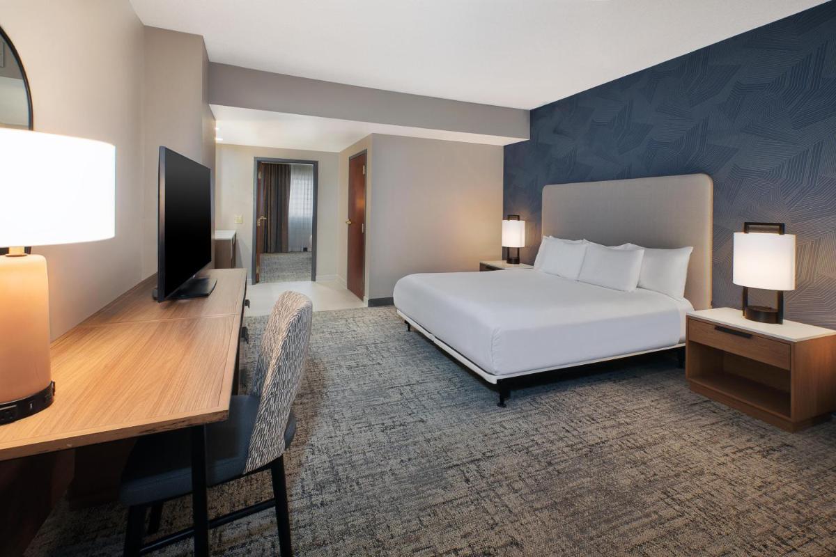 Embassy Suites by Hilton Franklin Cool Spring - Housity