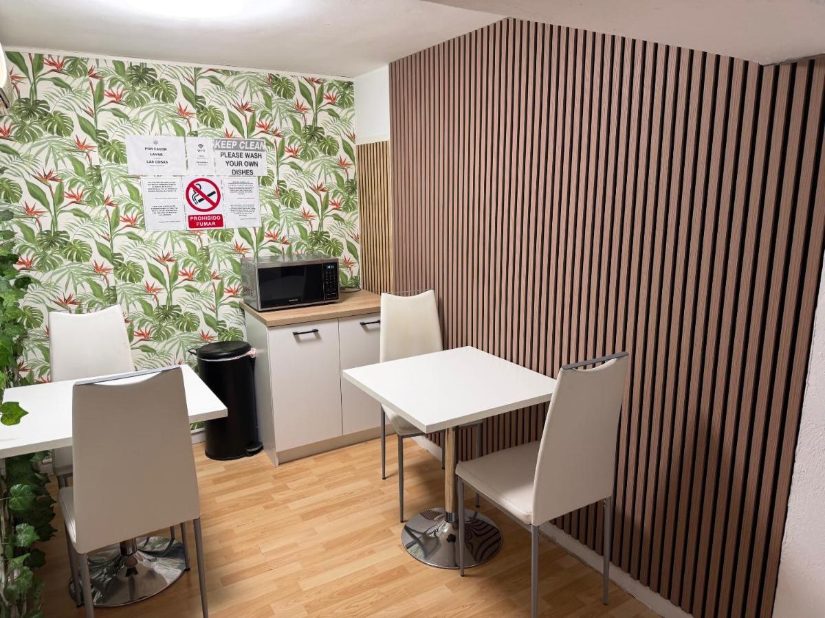Hostal Madrid Paradise - Housity