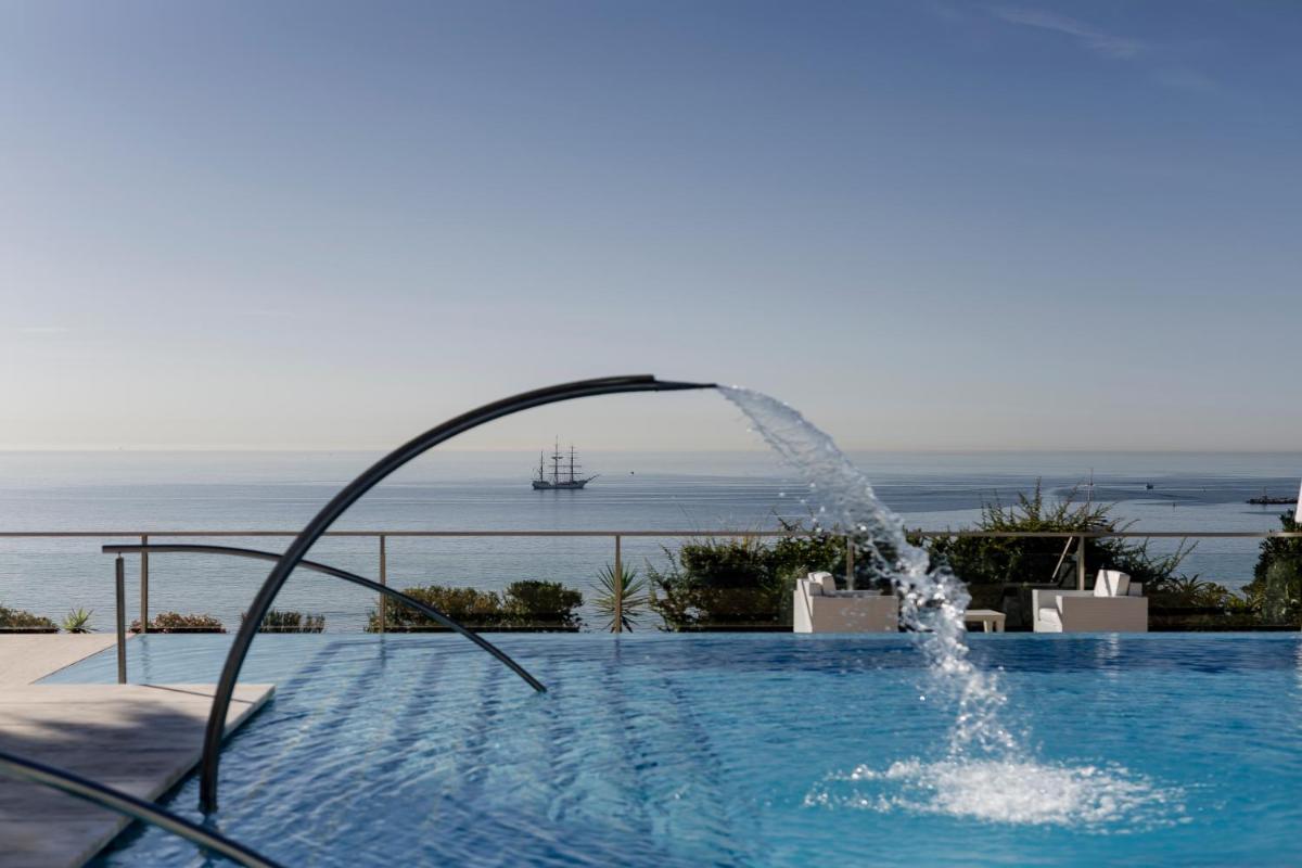 A piscina em ou perto de Hotel Cascais Miragem Health & Spa