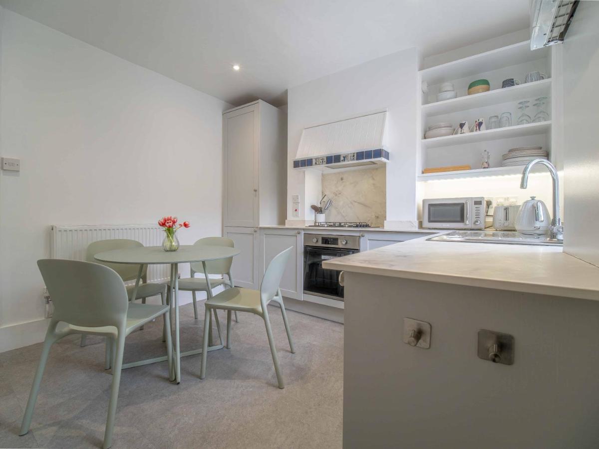 City Centre Cottage in Canterbury Courtyard Garden with Cathedral Views - Housity
