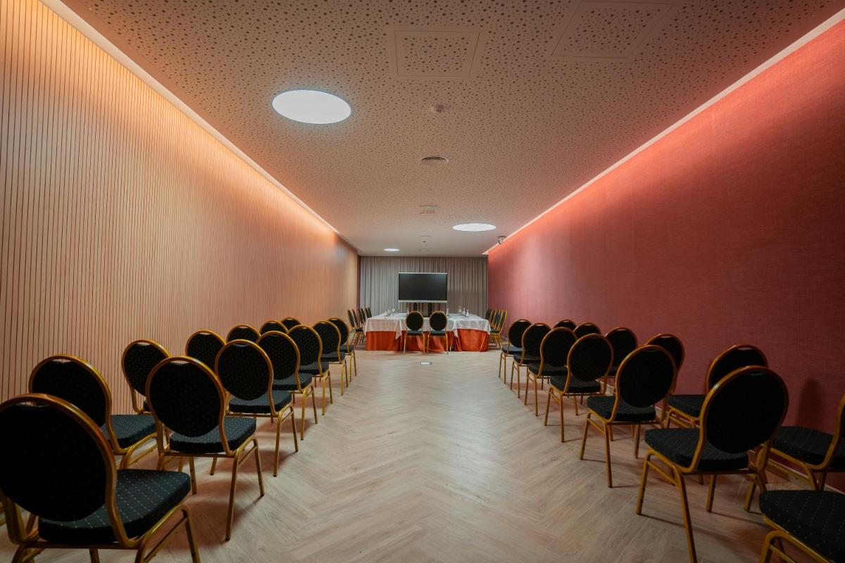 A área empresarial e/ ou a sala de conferências de Alambique - Hotel Resort & Spa