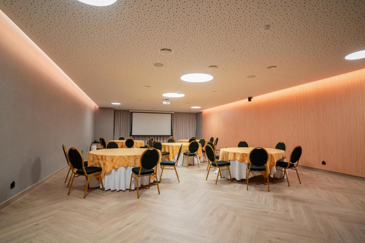 A área empresarial e/ ou a sala de conferências de Alambique - Hotel Resort & Spa